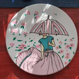 بشقاب دیوارکوب دختر چتر بدست زیر باران گل،کارشده با دست