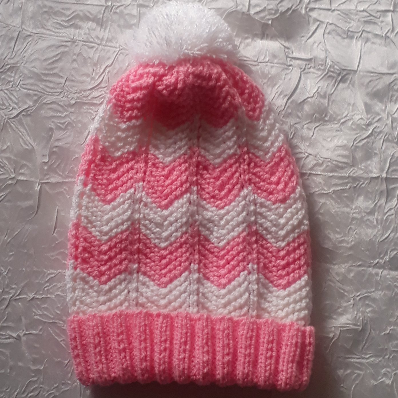 ست سارافون و کلاه دست بافت وصورتی و سفید .بافته شده با قلاب