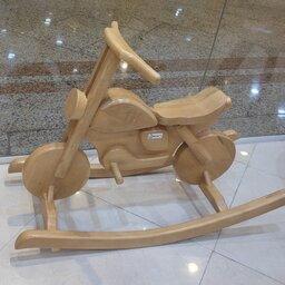 صندلی موتوری مدل راک کودکانه خودرنگ چوب HI BABY