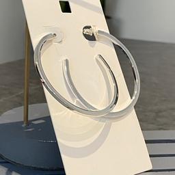 گوشواره حلقه ای بسیار زیبا و خاص و شیک در گوش بینظیر برای کادو تولد