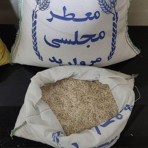 برنج طارم هاشمی عطری (10کیلویی) با کیفیت بسیار بالا و یک دست( ضمانت کیفیت) بسیار خوش پخت و خوش طعم با عطری بسیار بالا 