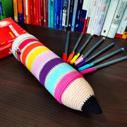 جامدادی طرح مداد بافته شده با بهترین کاموا ترک و قابل سفارش با کاموای ایرانی