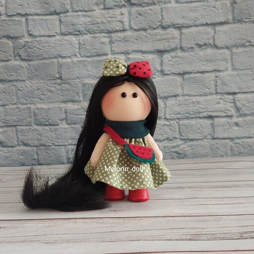 عروسک روسی 15 سانتی مدل دختر یلدایی با موهای بلند و مشکی یا قهوه ای سوخته هدیه ای  زیبا باقیمت عالی و ارسال رایگان