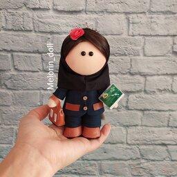 آویز عروسک روسی طرح معلم 15 سانتی به همراه کیف و دفتر. یک عروسک زیبا برای هدیه به معلمین عزیز و کوچولوها