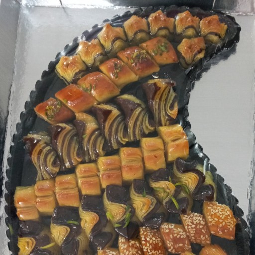 شیرینی باقلوای لبنانی 800گرمی(باجعبه) آژ
