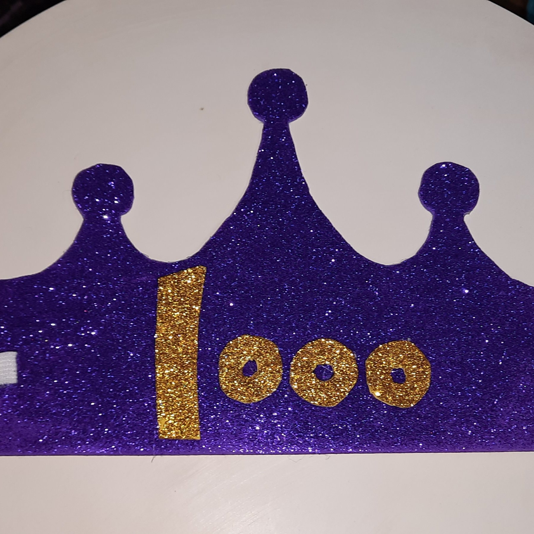 تاج فومی سن و عدد