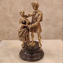 مجسمه برنزی مدل دختر و پسر پایه سنگی کد 2418