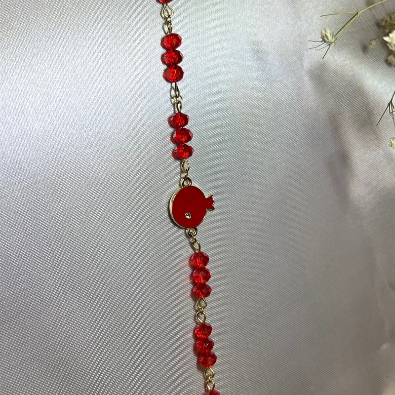 دستبند زنانه (دخترانه) استیل همراه با مهره های کریستال قرمز  ویژه یلدا