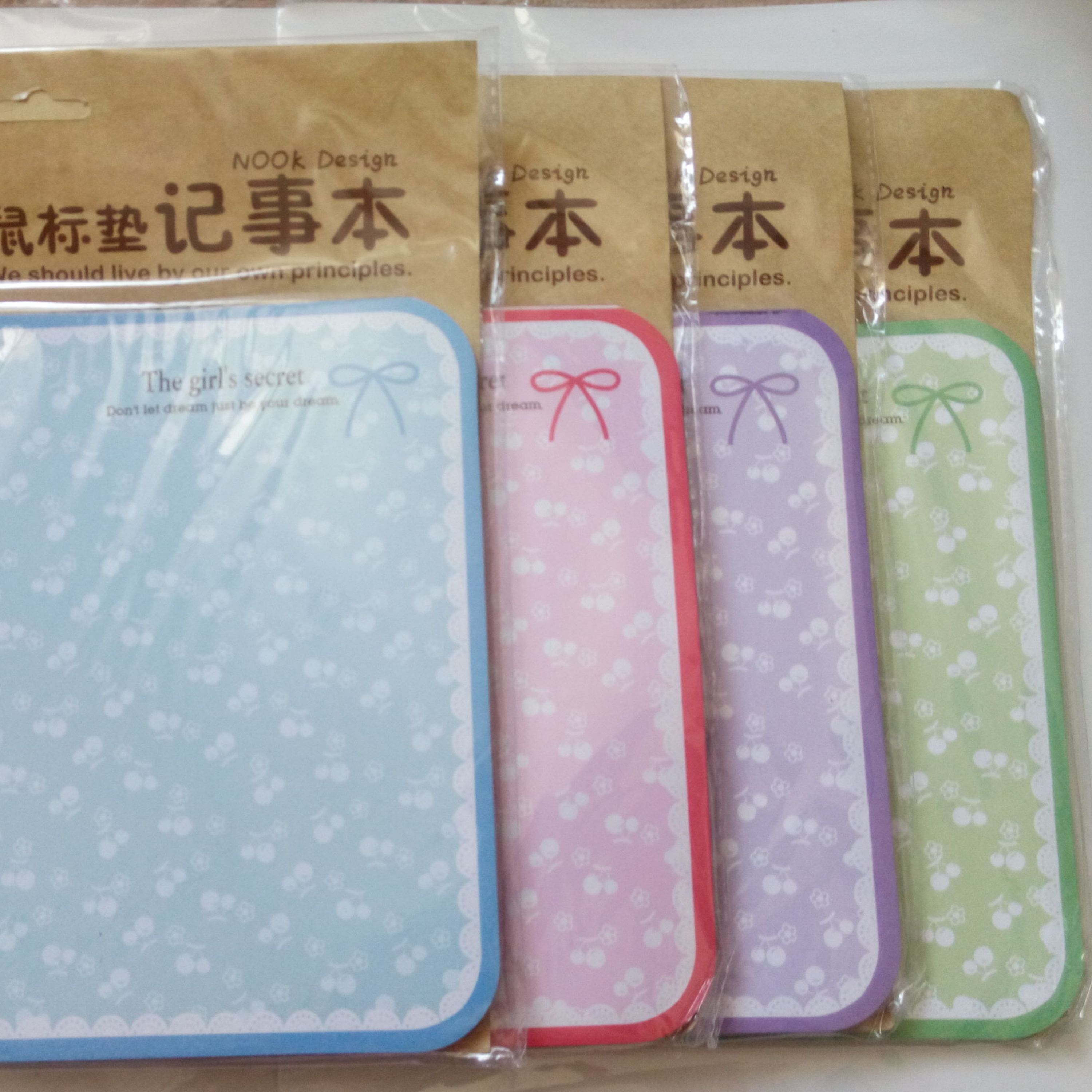 دفترچه یادداشت زیر ماوس