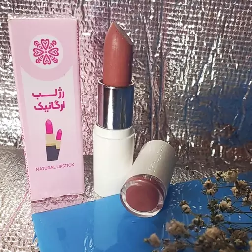 رژلب طبیعی بدون سرب. رژلب رولی با رایحه روغن نارگیل  دارای ویتامین لب