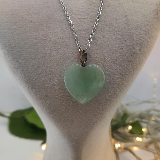 گردنبند زنانه سنگ نیمه قیمتی اونتورین سبز کد 140 تراش قلب به همراه زنجیر استیل رنگ ثابت سنگ اصل و معدنی