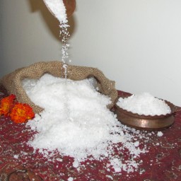 نمک خوراکی دانه درشت سفید معدنی وشته طالقان 4 کیلوگرمی درجه 1