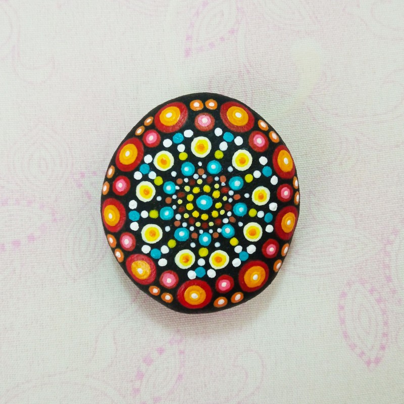 نقاشی روی سنگ،طرح نقطه کوبی رنگارنگ