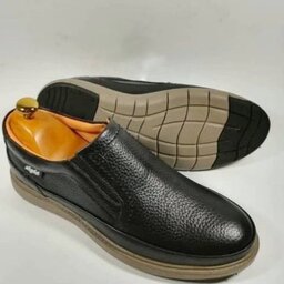 کفش طبی تمام چرم طبیعی مردانه مارک نایت محصول تبریز با ضمانت در دو رنگ در سایزبندی 40 تا 44 در کفش افاق 