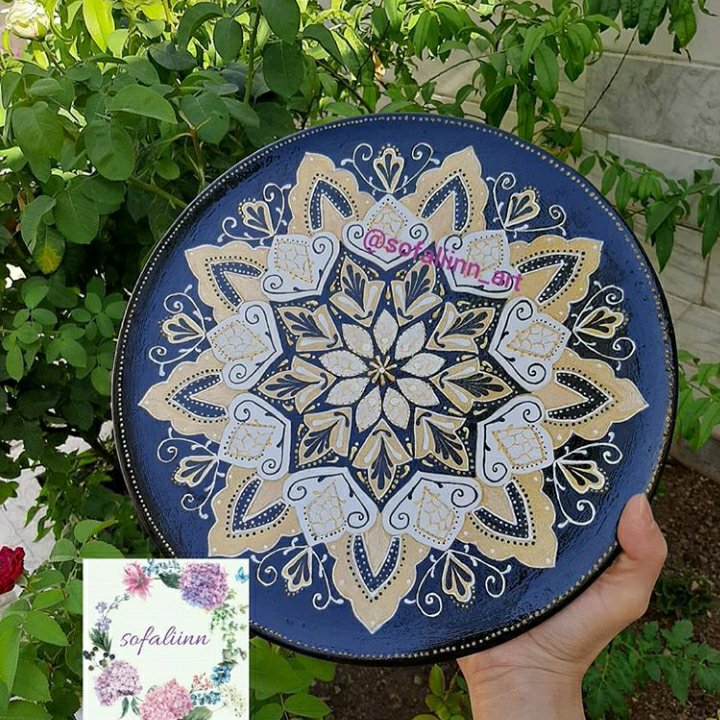 بشقاب دیوارکوب سفالی طرح سنتی مشکی طلایی