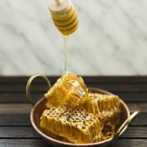 عسل کاملا طبیعی