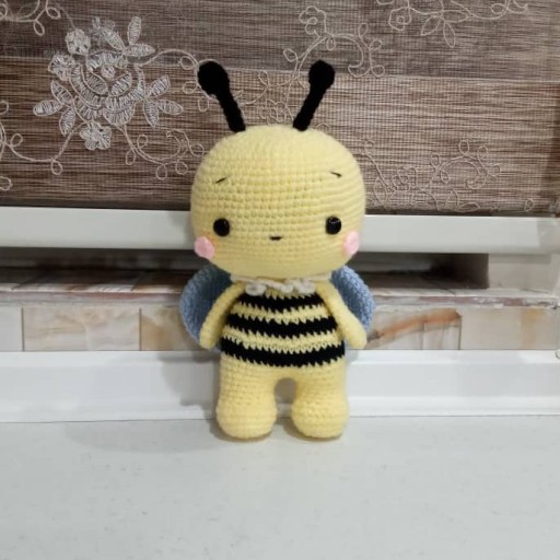 عروسک زنبور