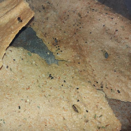 نان خشک سنتی هیزمی 1 کیلوگرم  با آرد بومی