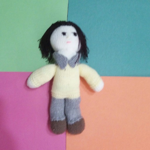 عروسک بافتنی دومیل قابل شستشو دستبافت مناسب برای بازی کودکان رنگ زرد و طوسی قابل سفارش با رنگ دلخواه شما. مقاوم