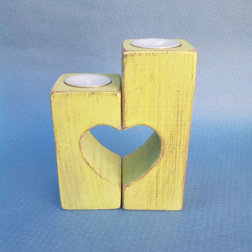 جاشمعی چوبی طرح قلب به رنگ سبز به همراه دو عدد شمع وارمر