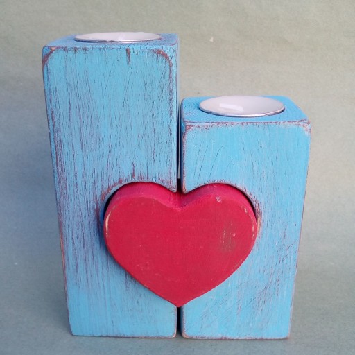 جاشمعی چوبی طرح قلب با قلب کوچک برجسته به رنگ آبی به همراه دو عدد شمع وارمر