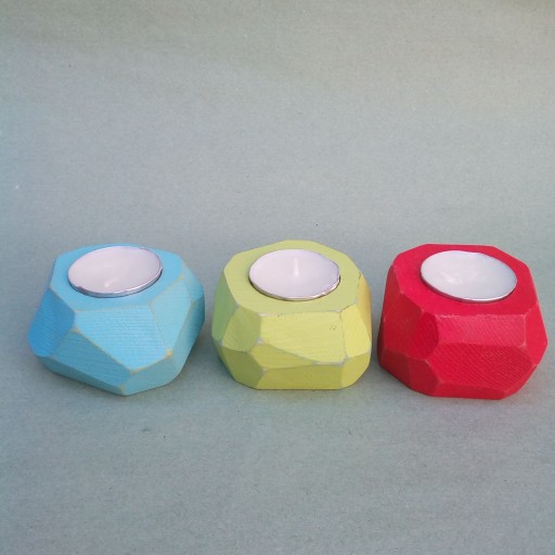 جاشمعی هندسی نامنظم در سه رنگ با سه عدد شمع وارمر