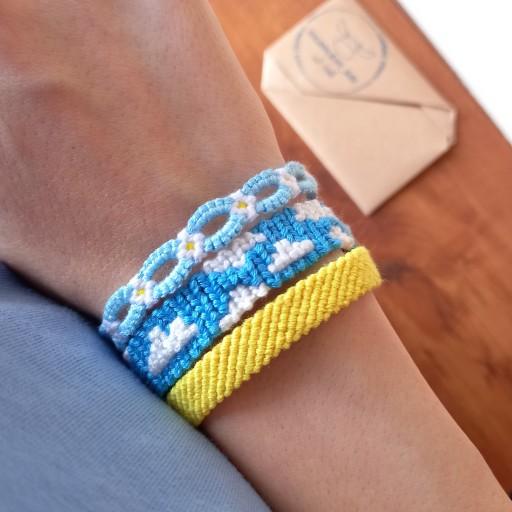 ست دستبند سه‌ تایی گلی و سپهر و مکس ( آبی و سفید و زرد ) محصول کاملا دستساز تیم گوزن آبی با ارسال رایگان
