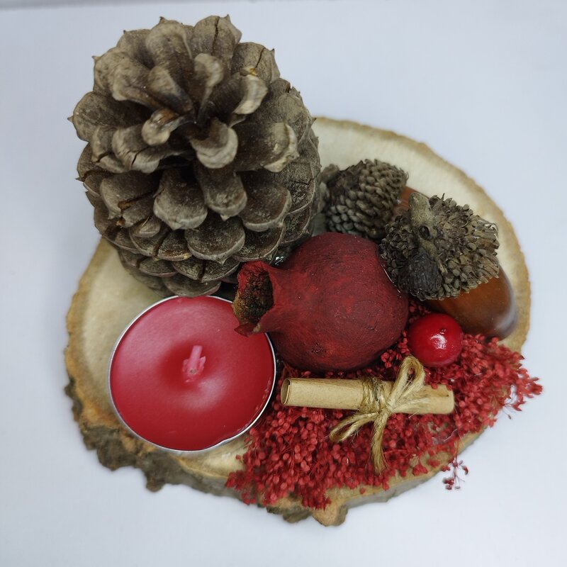 گیفت چوبی دستساز  یلدایی کاج و انار همراه با شمع وارمر و گل خشک قرمز مناسب برای دکوری