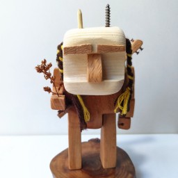 آدمک چوبی عاشق ساخته شده از چوب راش و روس (طرح نوازنده)