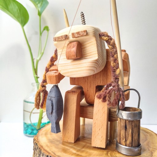 مرد ماهیگیر چوبی