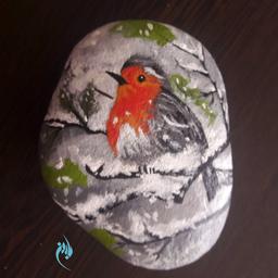 نقاشی روی سنگ طرح پرنده در برف