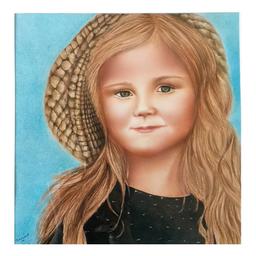 نقاشی چهره دختربچه با تکنیک مدادرنگی