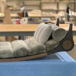 تخت خواب ریلکسی آویز       ساخته شده از چوب فلز کابل و اسفنج و غیره 