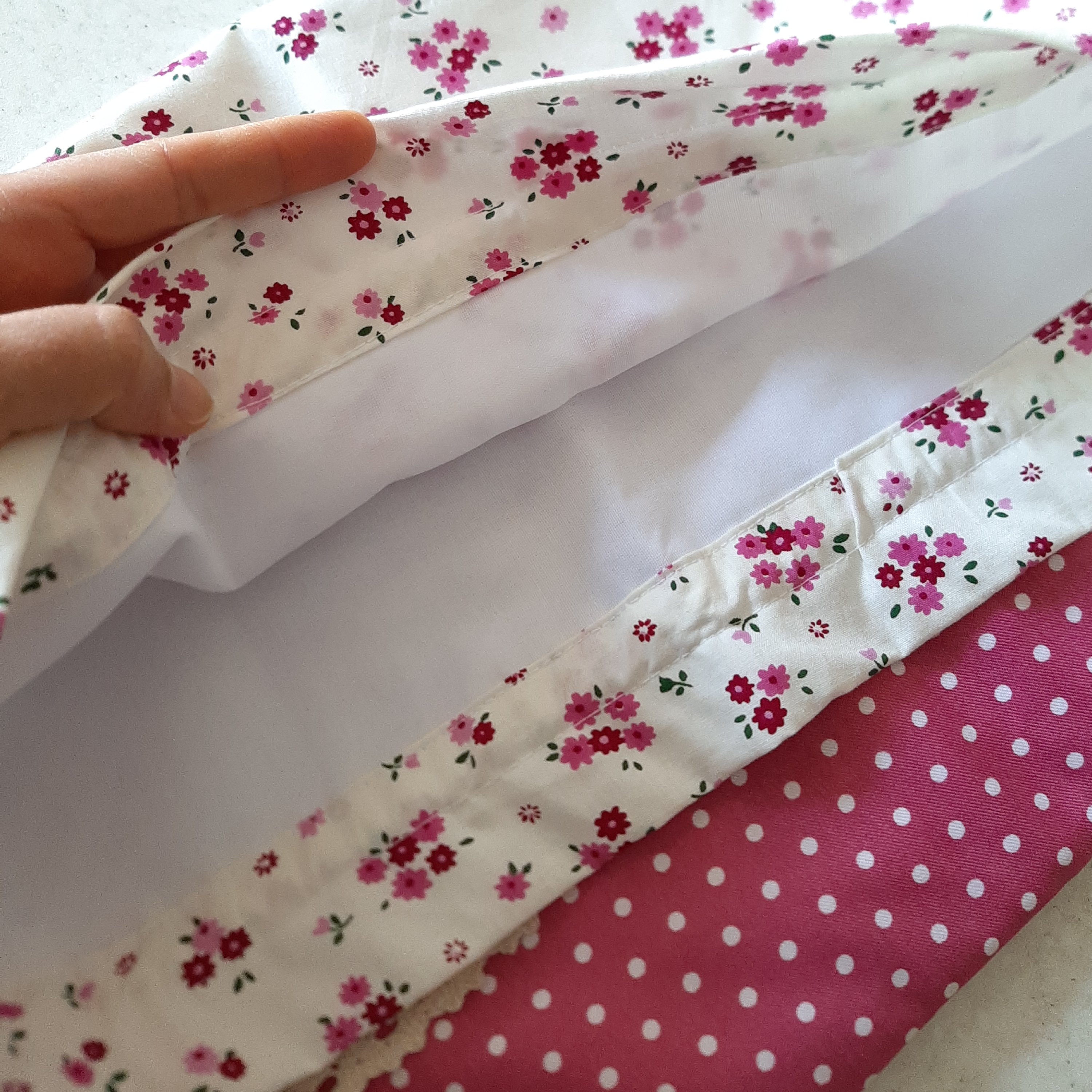 دستگیره مربعی گلدار ریز با خالخال صورتی