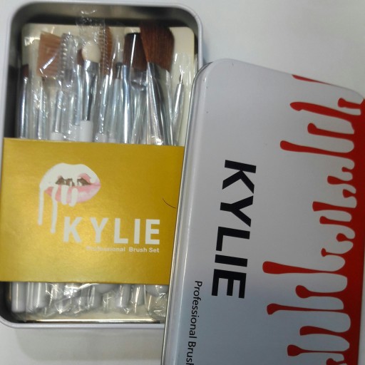 ست براش آرایشی کایلی جعبه فلزی KYLIE Professional Brush Set
