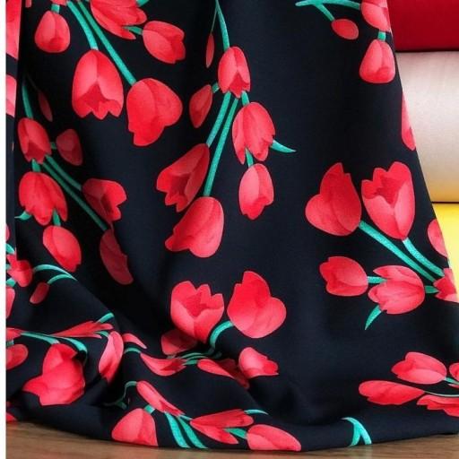 پارچه برای دوخت ست روسری و ساق دست زمینه مشکی با گلهای لاله سرخ