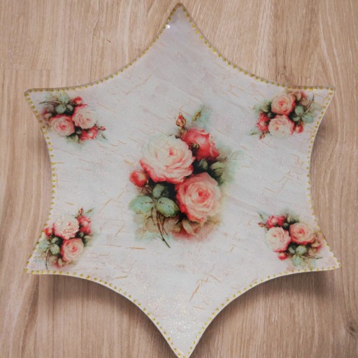 بشقاب تزئینی گلدار
ساخته شده از بهترین و باکیفیت ترین برند رنگ ویترای 👌