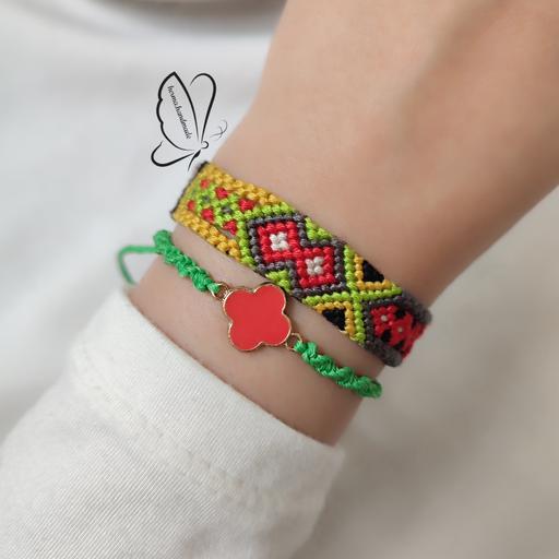 دستبند سنتی بافت همراه با پلاک زیبا شبدر قرمز، قابل سفارش بصورت پابند 