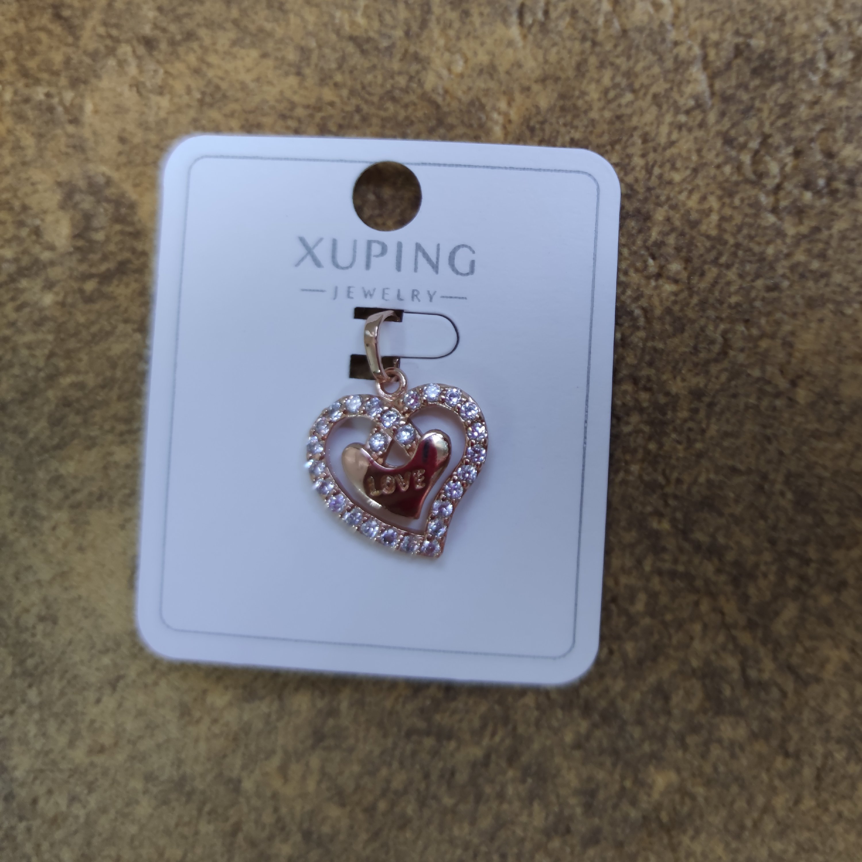 پلاک قلب LOVE نگین مخراج شده آب طلاکاری شده برند ژوپینگ از خانه فروشگاه سان اکسسوری کد محصول 1242قیمت 165000تومان 