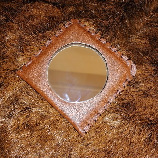 آینه جیبی چرم طبیعی قهوه ای رنگ