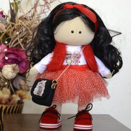 عروسک روسی دختر قرمز با دامن و کیف دست و پا چرخشی