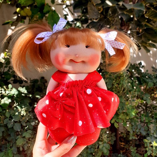 عروسک دست دوز دختر لباس قرمز خالخالی