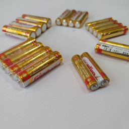 باتری قلمی و نیم قلمی در بسته بندی 4 تایی
