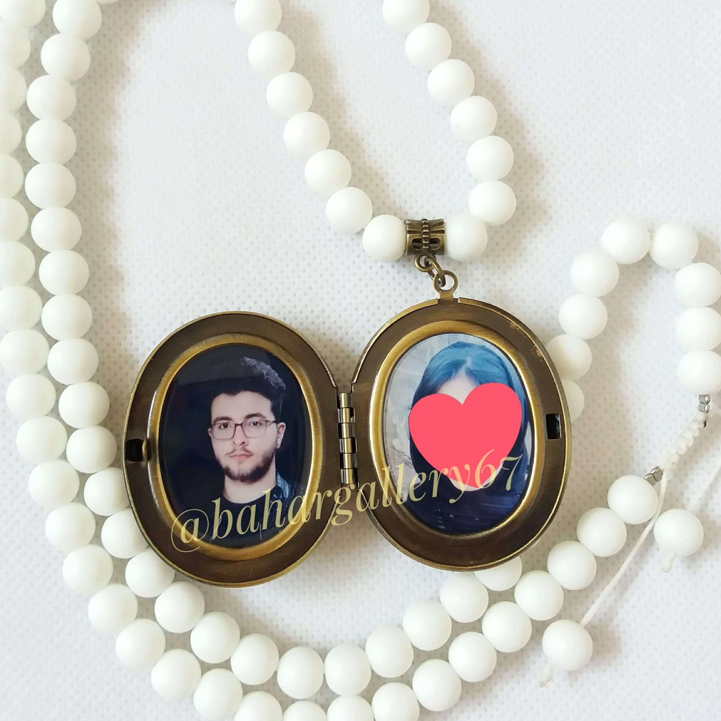 گردنبند قاب عکس با سنگ اونیکس سفید