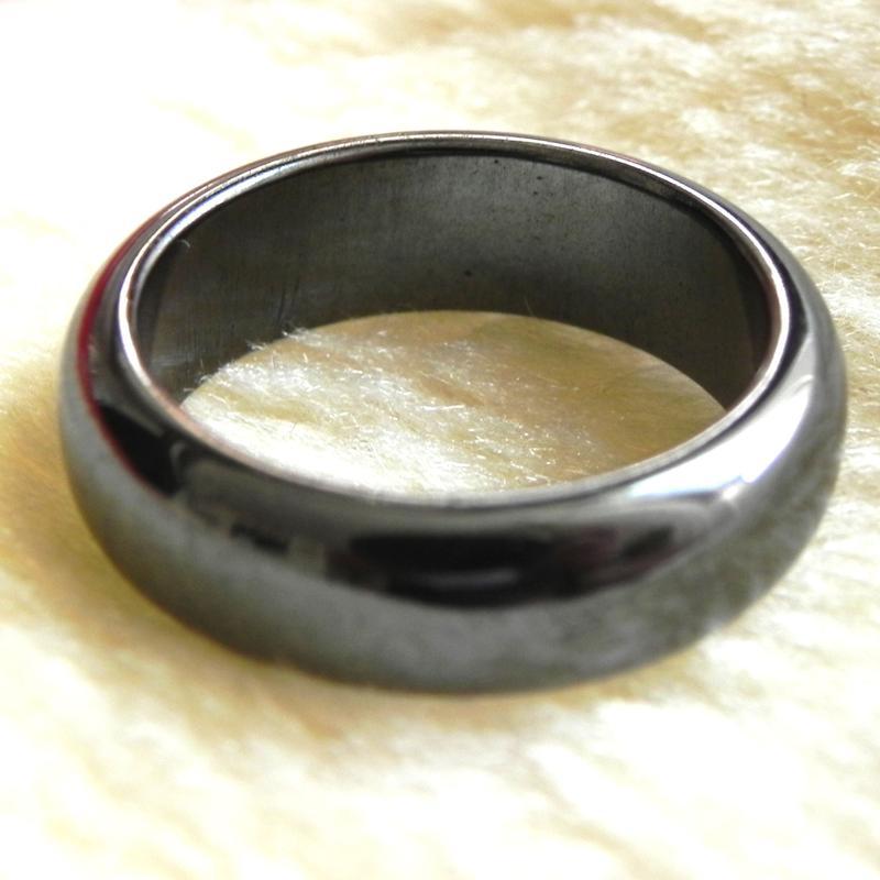 حلقه سنگ حدید نقره ای  مشکی اصل معدنی مناسب برای انگشتری سایز1.6سانت