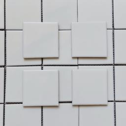 کاشی خام سفید به ابعاد هفت در هفت سانتی متر بسته 4عددی