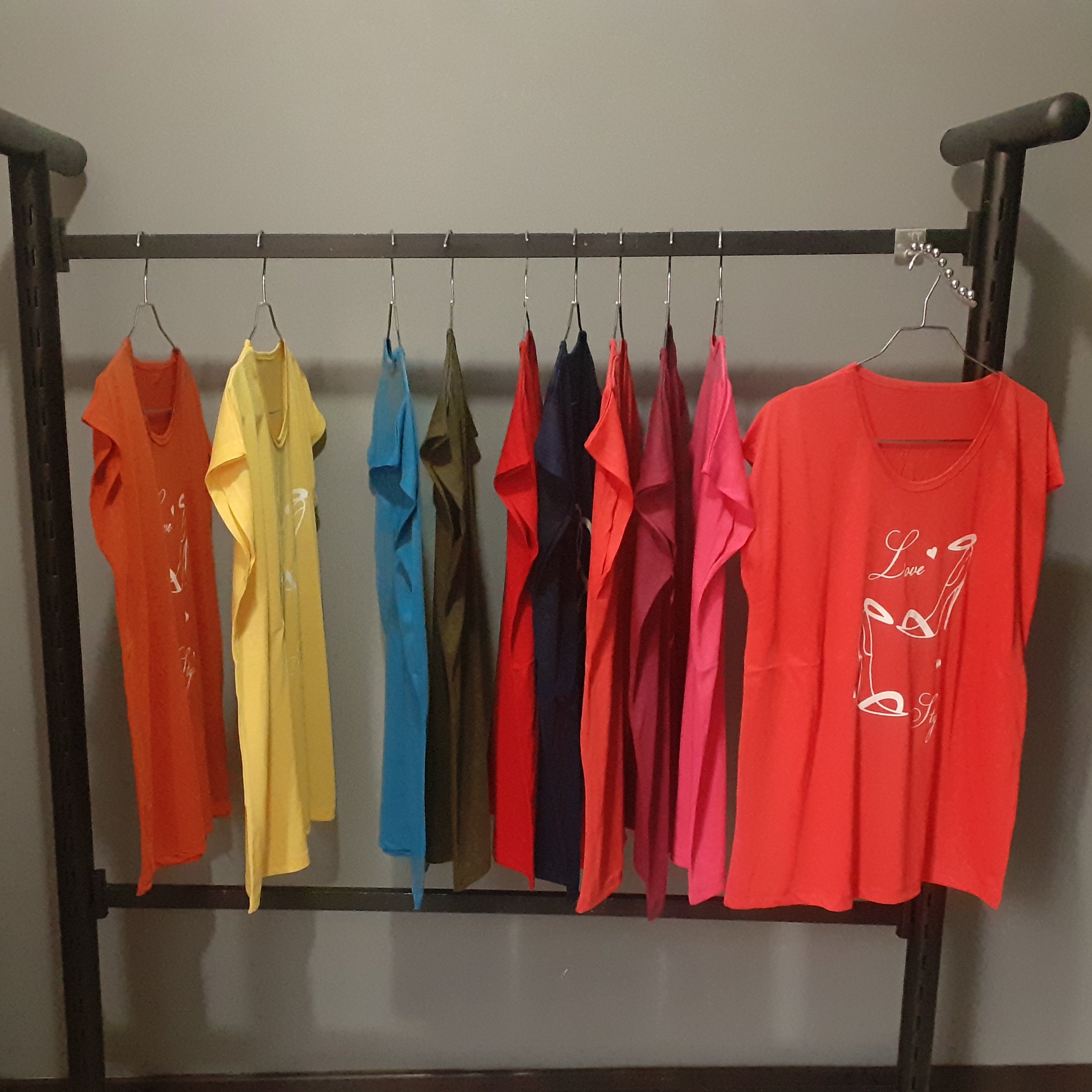 حراج ویژه تاپ آستین سرخود سایز خیلی بزرگ طرح های متنوع 
تاپ زنانه آستین کتی xxl