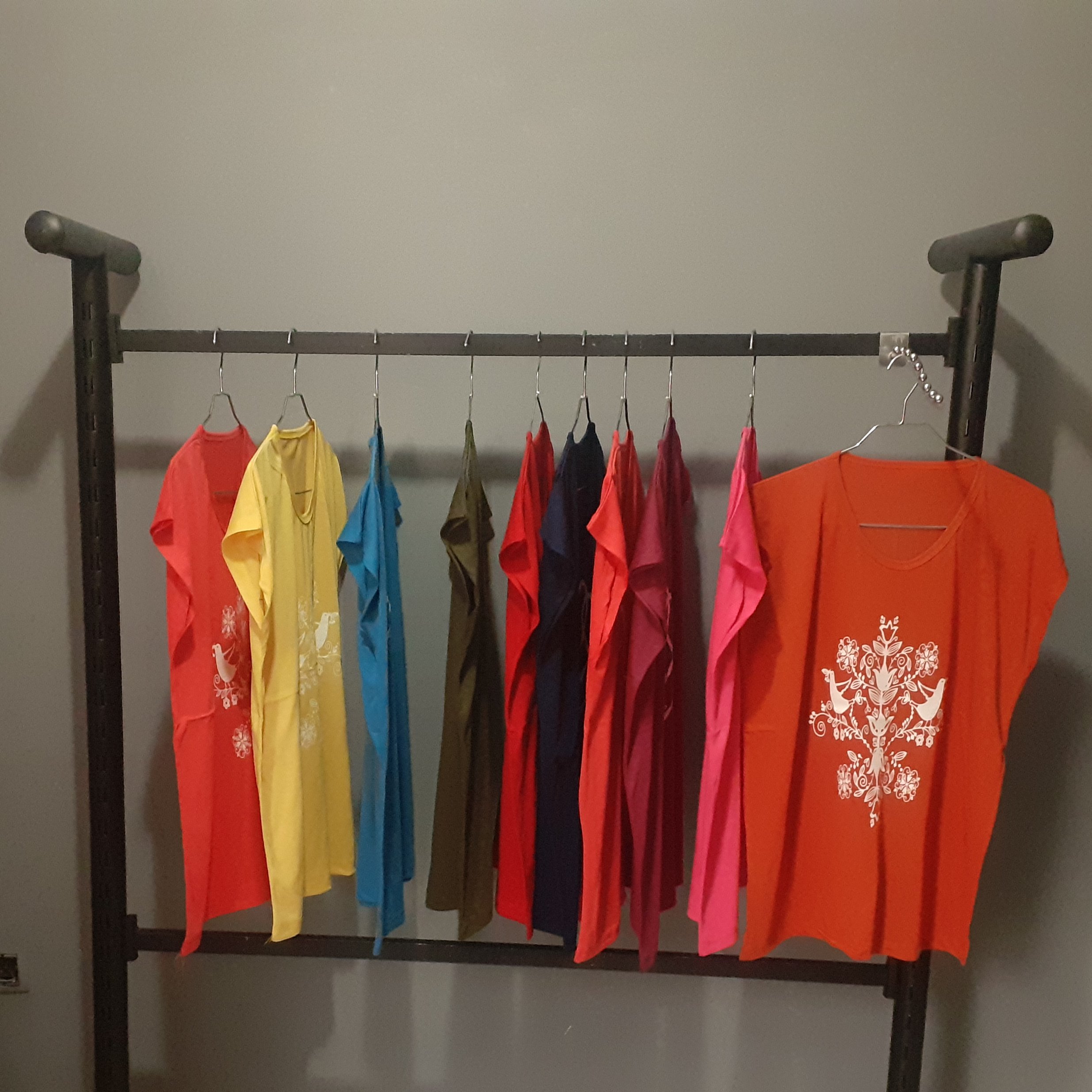 حراج ویژه تاپ آستین سرخود سایز خیلی بزرگ طرح های متنوع 
تاپ زنانه آستین کتی xxl