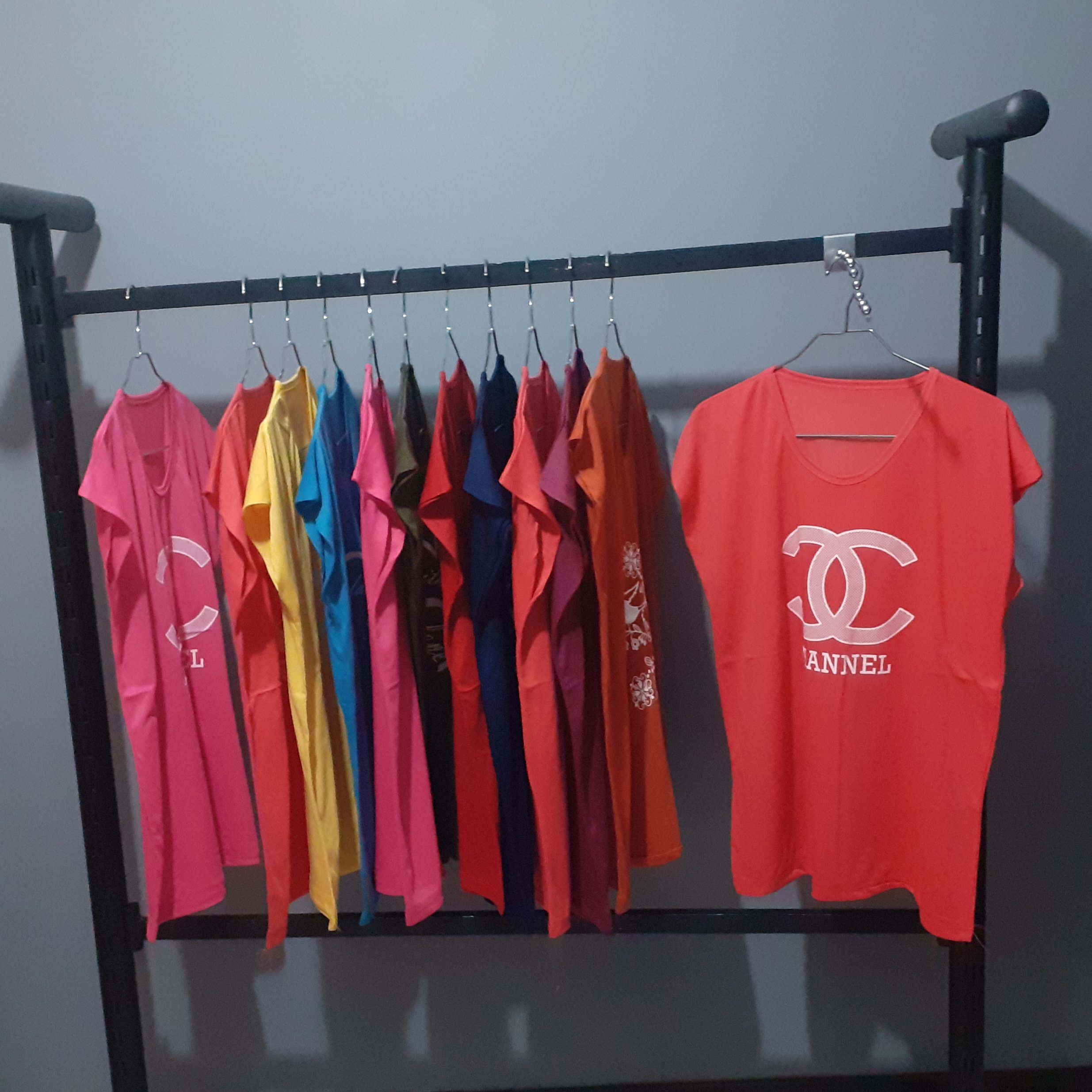 حراج ویژه تاپ آستین سرخود سایز خیلی بزرگ طرح های متنوع 
تاپ زنانه آستین کتی xxl