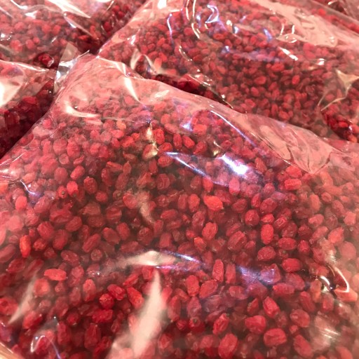 زرشک پفکی قائنات در بسته های 250 گرمی